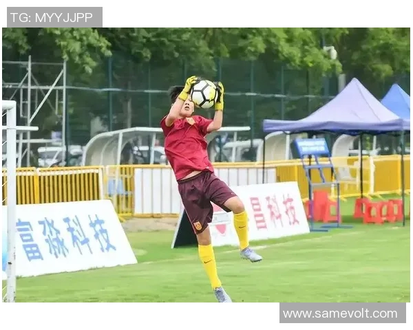 重庆足球队的拼搏之路:从艰辛起步到辉煌成就的真实记录 重庆足球队的拼搏之路:从艰辛起步到辉煌成就的真实记录