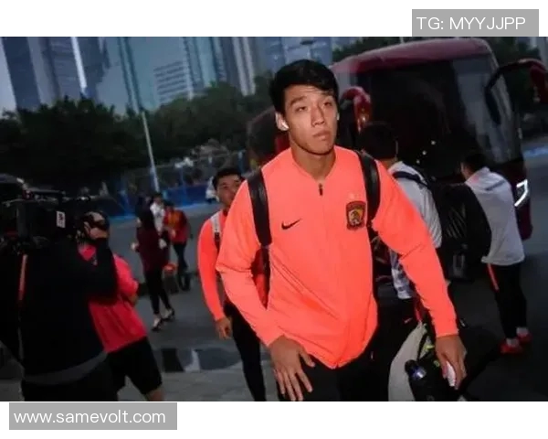 重庆足球队战术解析与对比分析全面剖析球队表现与未来发展方向