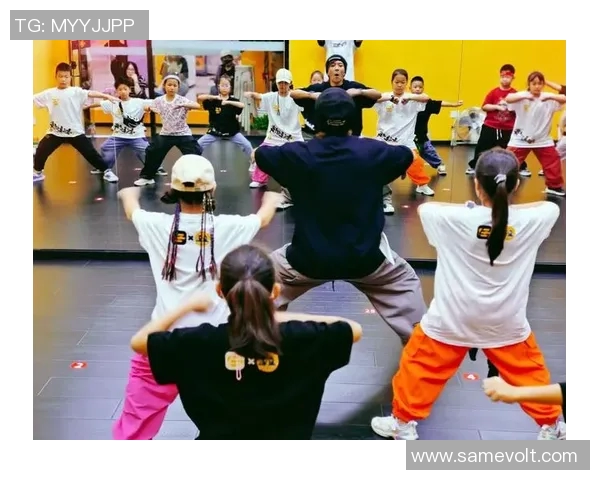 重庆街舞队的默契配合与团队精神探讨 重庆街舞队的默契配合与团队精神探讨