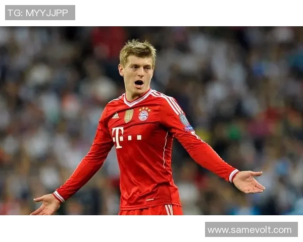 克罗斯在足球世界中的传奇之路与技术解析：从青涩少年到顶级中场巨星的成长历程