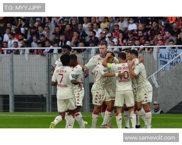 克莱蒙与沙托鲁的激烈对决展现法乙联赛的精彩与悬念