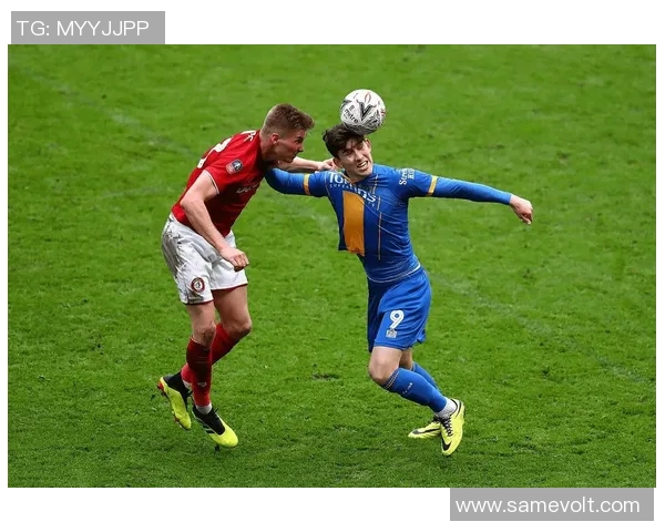 克鲁与什鲁斯的激烈对决揭示英甲联赛的竞争魅力与球队实力较量