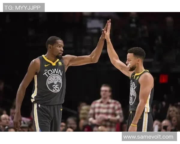 凯文杜兰特如何在NBA赛场上重塑自我与球队命运的传奇之路