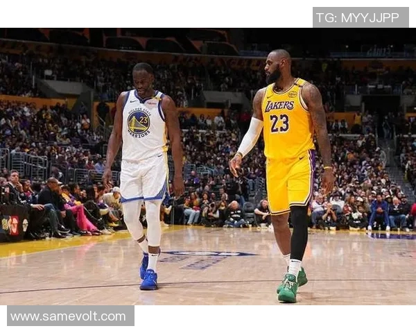 湖人勇士圣诞大战激情对决球迷热情高涨期待精彩瞬间