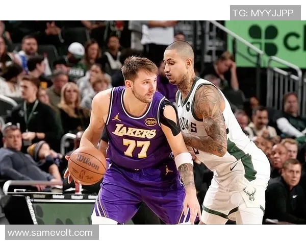 湖人对阵雄鹿比赛球员数据全面分析与对比