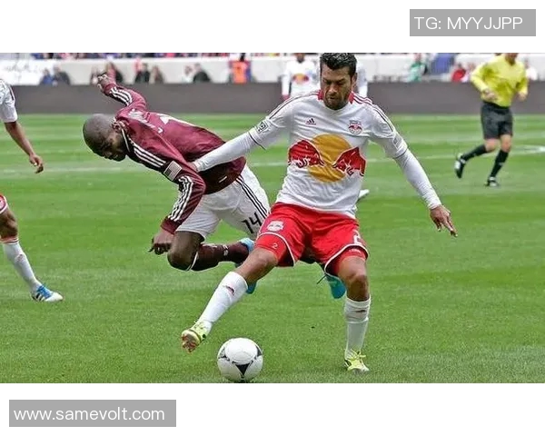 科罗拉多急流与哥伦布的激烈对决揭示了球队实力与战术的较量