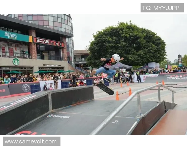 重庆滑板队在世界攀岩锦标赛中的灵活性表现引发热议与关注