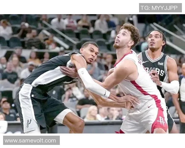 马刺与火箭第二场激战回顾球星表现与战术分析全面解读